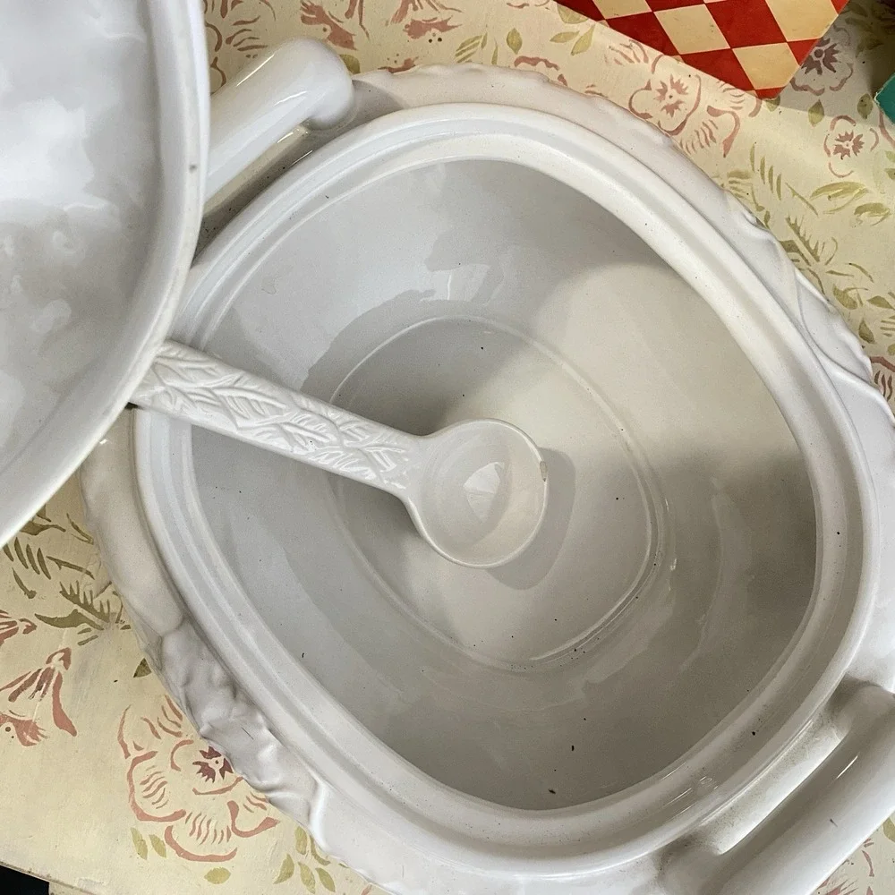 VTG Gibson Soup Tureen Lid Ladle Embossed Fruit Soup Vegetable Bowl Leaf EUC 90s